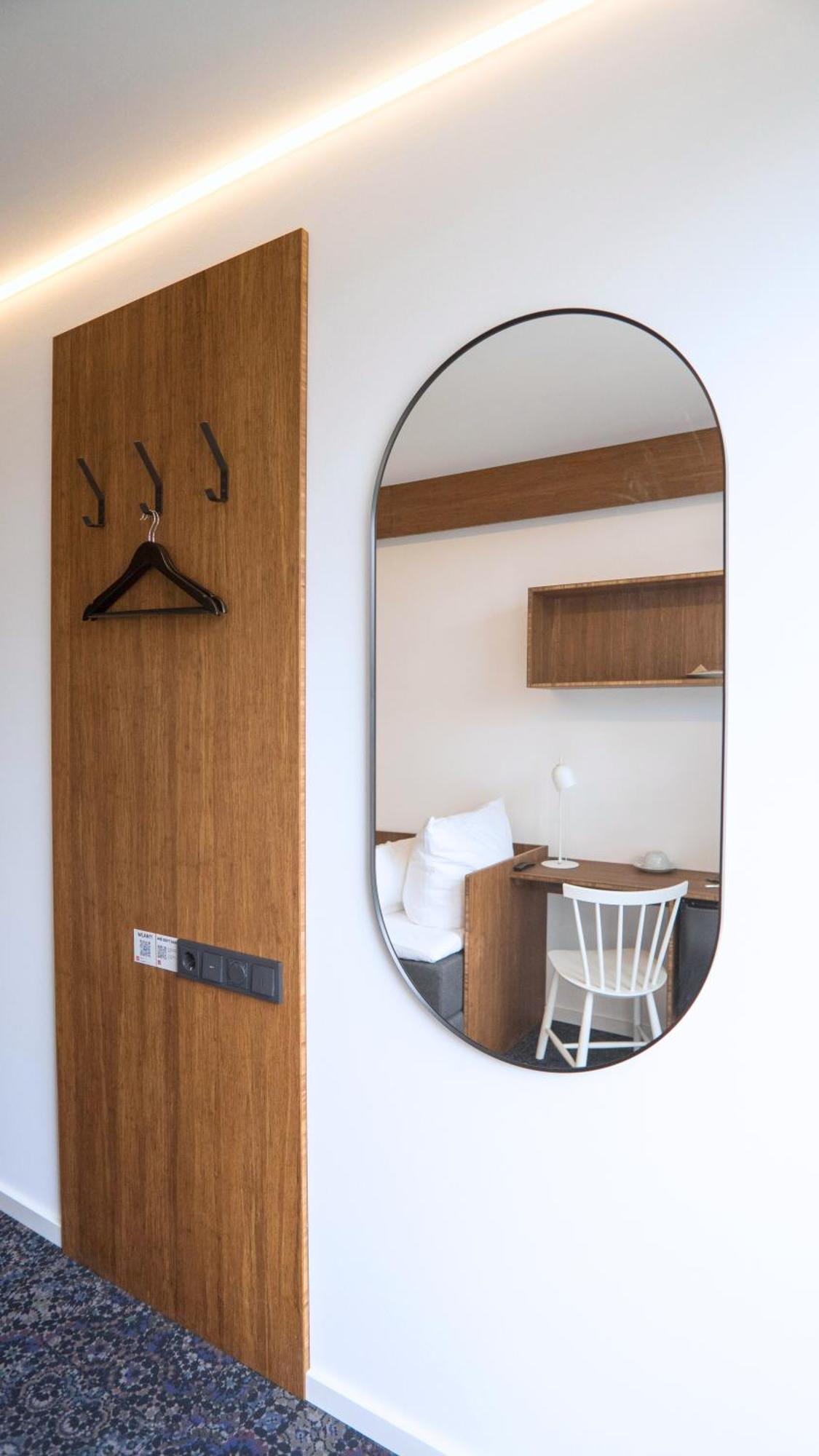 Tin Inn - Heinsberg - Das Hotel Aus Hochwertig Ausgebauten Ueberseecontainern Екстер'єр фото